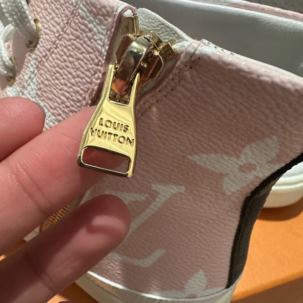 Louis Vuitton Pink Leather High top sneakers sizes 38 - Picture 4 of 6